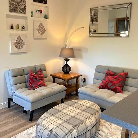 Chalet On The Green - Self Contained With Parking. Inshes Bagian luar foto