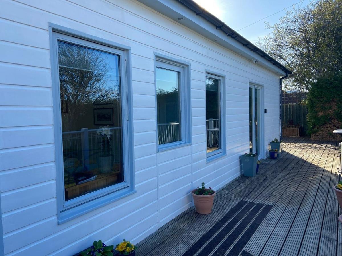 Chalet On The Green - Self Contained With Parking. Inshes Bagian luar foto