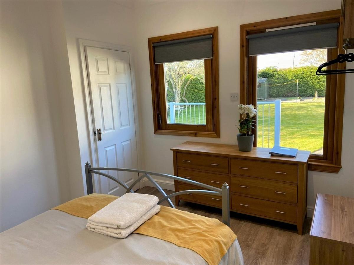 Chalet On The Green - Self Contained With Parking. Inshes Bagian luar foto