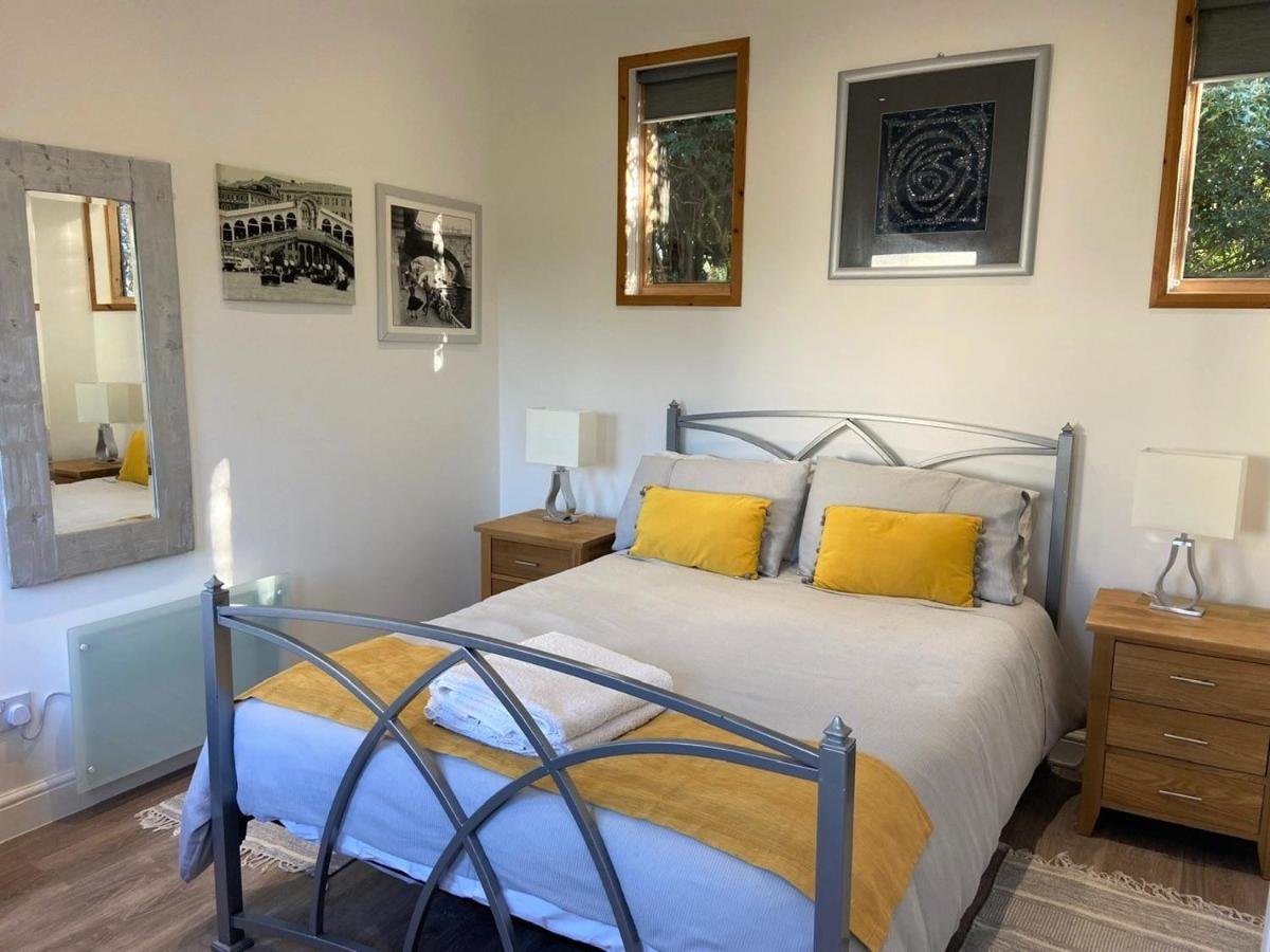 Chalet On The Green - Self Contained With Parking. Inshes Bagian luar foto