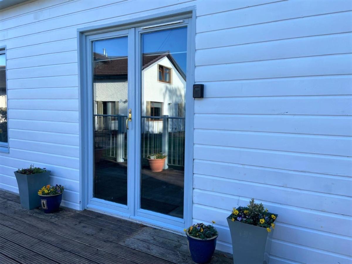 Chalet On The Green - Self Contained With Parking. Inshes Bagian luar foto
