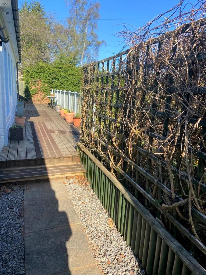 Chalet On The Green - Self Contained With Parking. Inshes Bagian luar foto